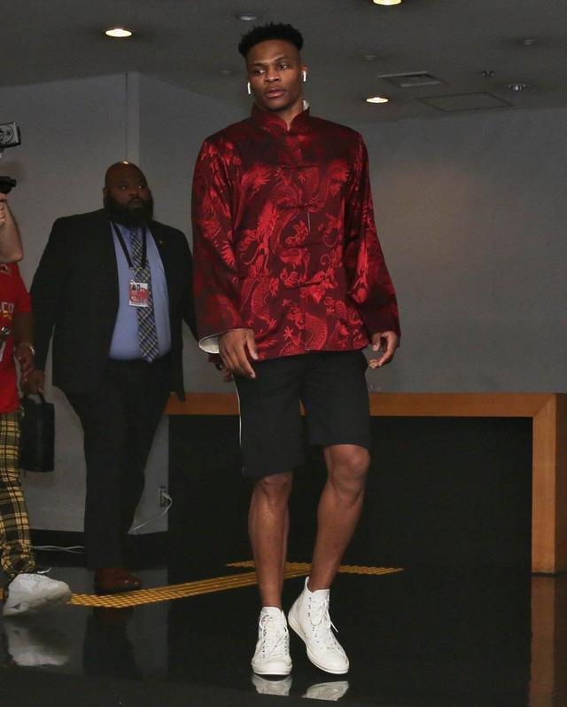 而是用四球 而是用四球